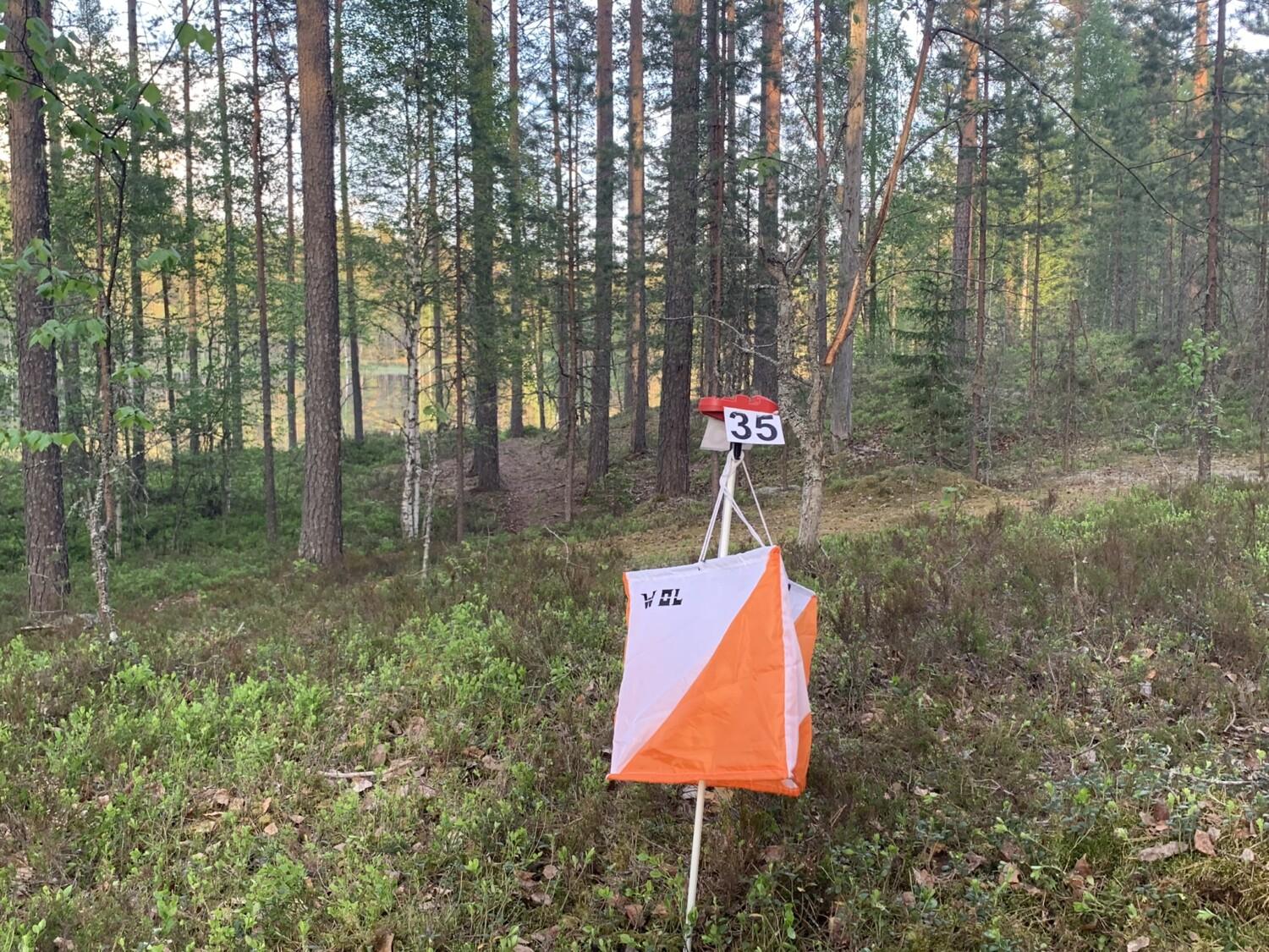 Rastilippu maastossa